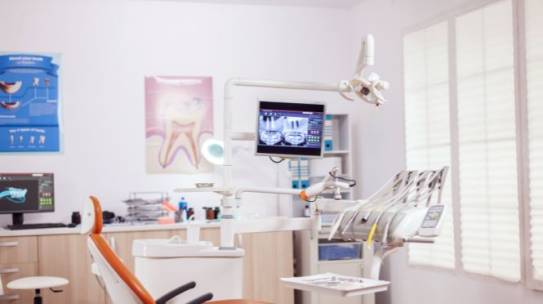 Immersion au CHAN : les étudiants de DFASO découvrent leur futur terrain de stage