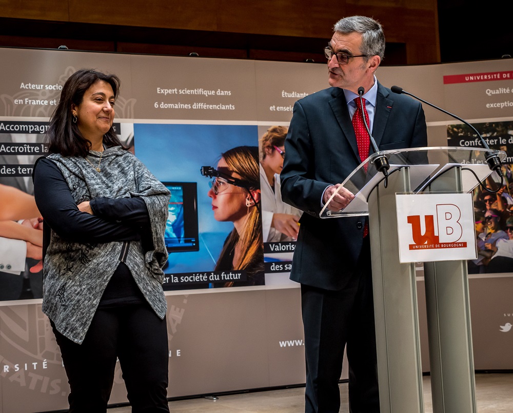 Nathalie Ustun, officier de l'ordre des Palmes Académiques de l'UFR Sciences de Santé de l'université de Bourgogne