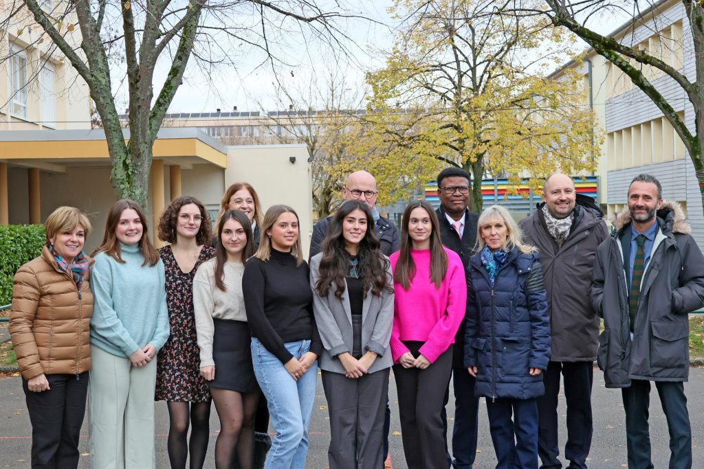 Dominique MATET, adjoint au directeur académique chargé du 1er degré, Lilian VACHON, directeur de l’Assurance Maladie de Côte-d’Or, et Pr Victorin AHOSSI, vice-doyen odontologie de l'UFR des Sciences de Santé de l'université de Bourgogne, Caroline Houtmann, Cheffe de projet Odontologie et Responsable Administrative